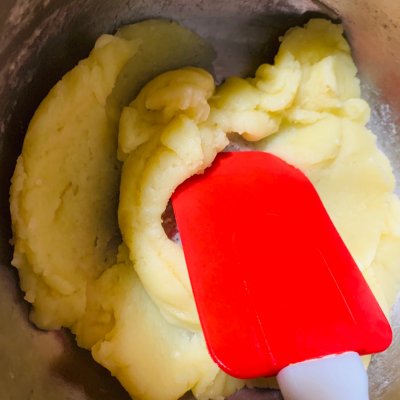 抹茶泡芙怎么做？簡單又不會塌，一口爆漿的酥皮大泡芙